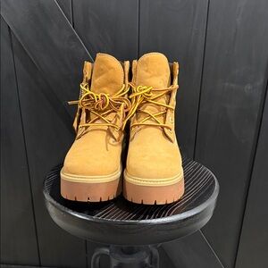 Timberland Wheat Lace-Up Platform Boots with Dual-Tone Laces
